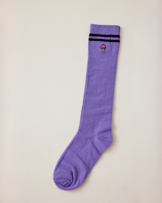 Product shot of the lilac sporty riding socks, highlighting the knee-high length and elastic performance fabric.